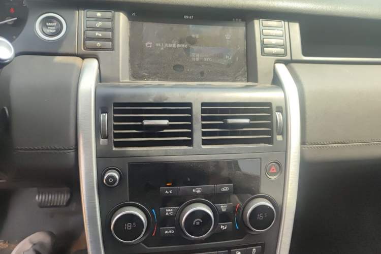 Used Land Rover Discovery Sport 2017 2.0T SE Audio And AC Panel