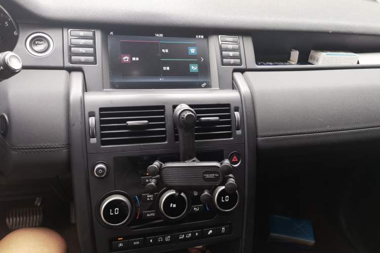 Used Land Rover Discovery Sport 2017 2.0T PURE Audio And AC Panel