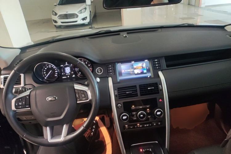 Used Land Rover Discovery Sport 2017 2.0T SE Center Console