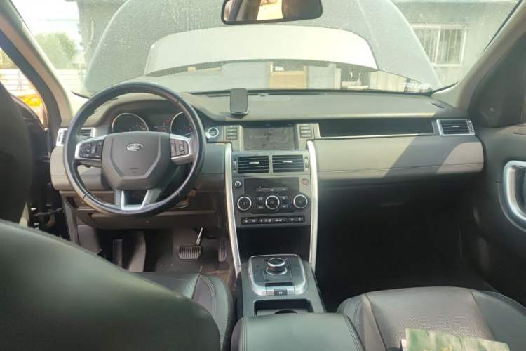 Used Land Rover Discovery Sport 2017 2.0T SE Center Console