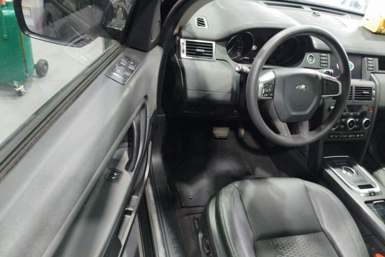 Used Land Rover Discovery Sport 2017 2.0T PURE Driver Seat