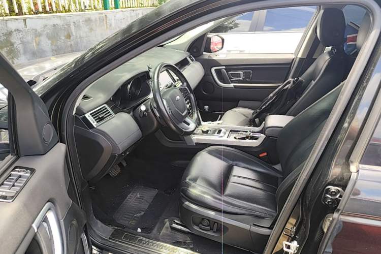 Used Land Rover Discovery Sport 2017 2.0T SE Driver Seat