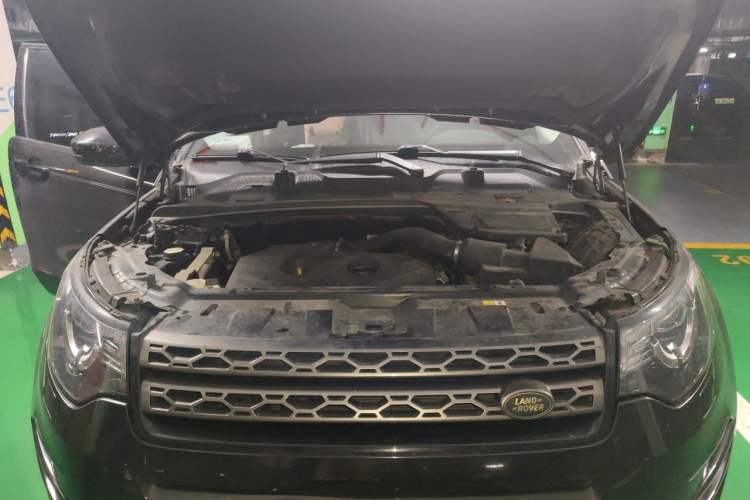 Used Land Rover Discovery Sport 2017 2.0T SE Engine Bay