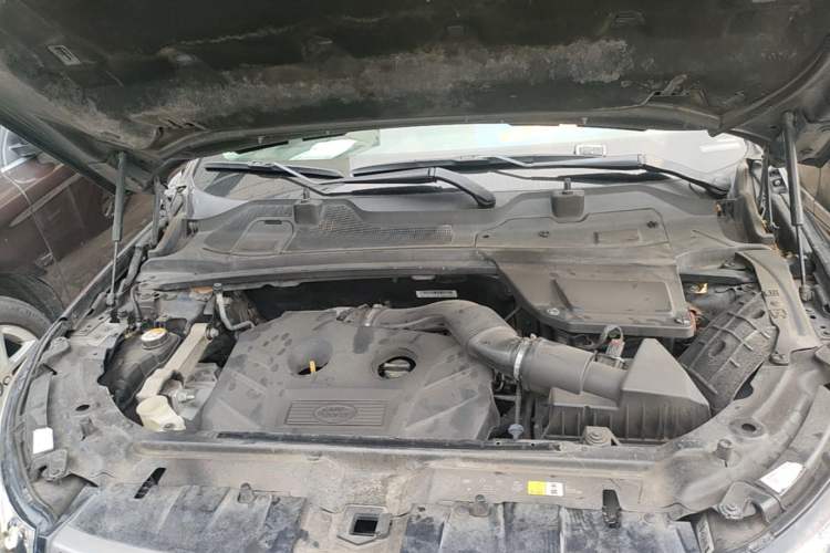 Used Land Rover Discovery Sport 2017 2.0T SE Engine Bay