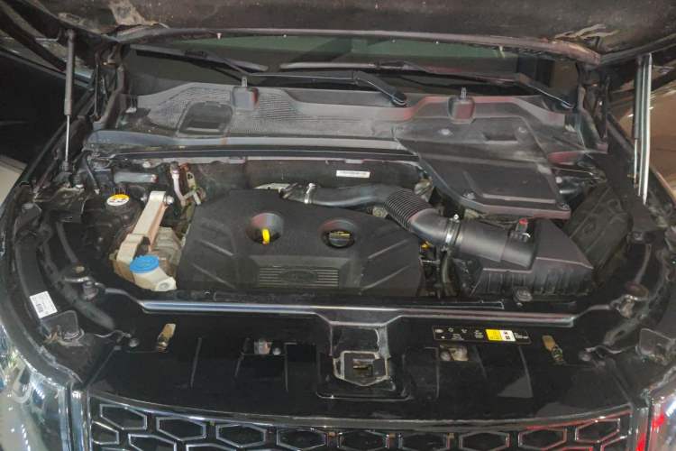Used Land Rover Discovery Sport 2017 2.0T PURE Engine Bay