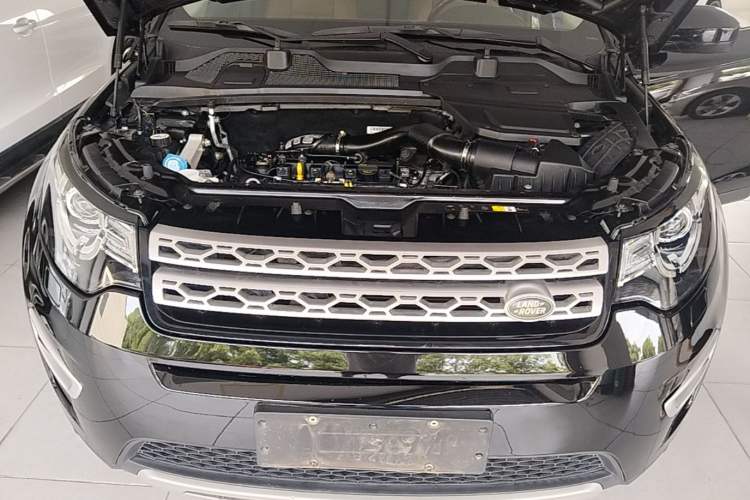 Used Land Rover Discovery Sport 2017 2.0T HSE LUXURY Engine Bay
