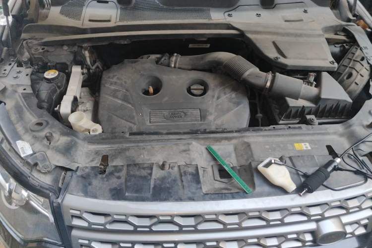 Used Land Rover Discovery Sport 2017 2.0T SE Engine Bay