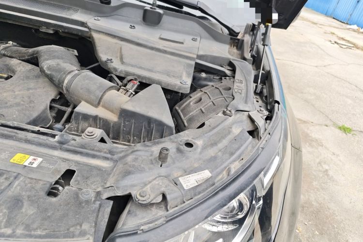 Used Land Rover Discovery Sport 2017 2.0T SE Engine Bay Left