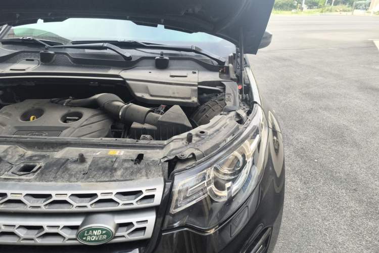 Used Land Rover Discovery Sport 2017 2.0T PURE Engine Bay Left