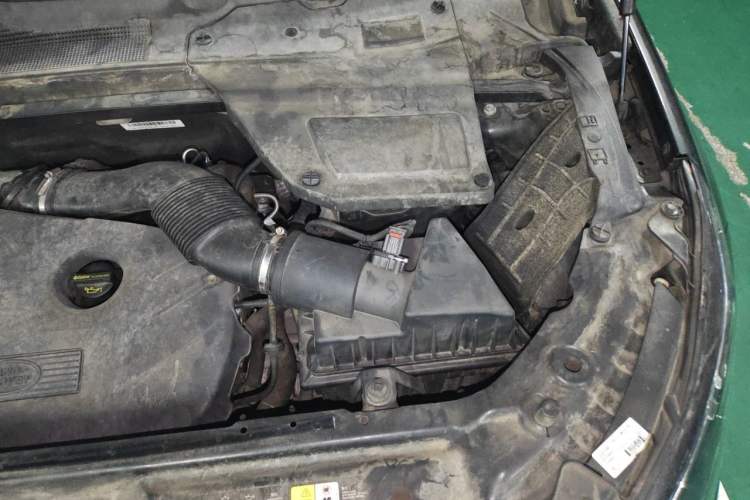 Used Land Rover Discovery Sport 2017 2.0T PURE Engine Bay Left