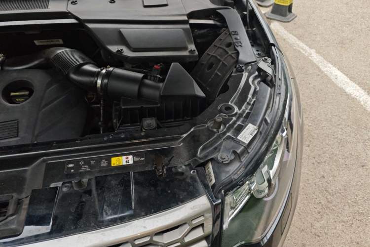 Used Land Rover Discovery Sport 2017 2.0T SE Engine Bay Left