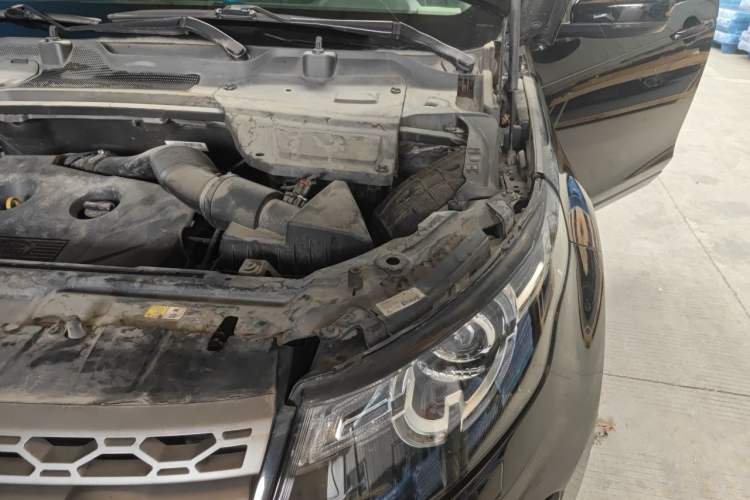 Used Land Rover Discovery Sport 2017 2.0T SE Engine Bay Left