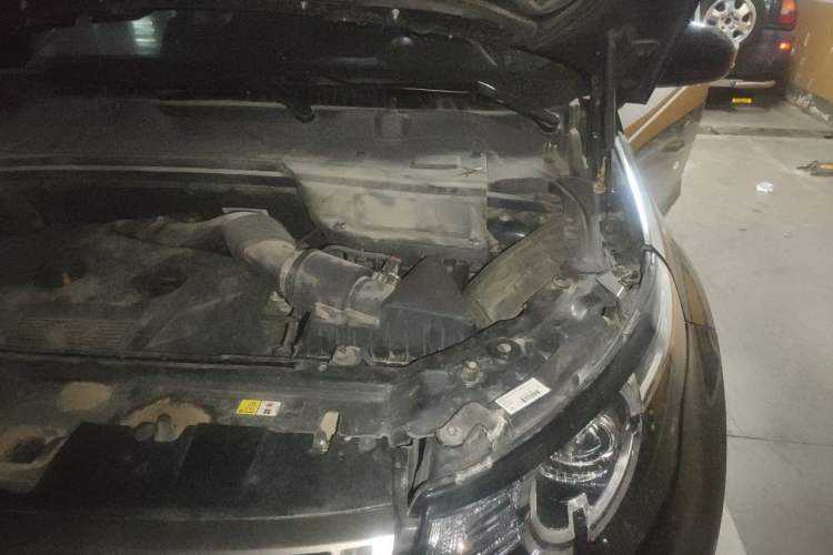 Used Land Rover Discovery Sport 2017 2.0T SE Engine Bay Left