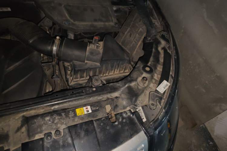Used Land Rover Discovery Sport 2017 2.0T HSE Engine Bay Left