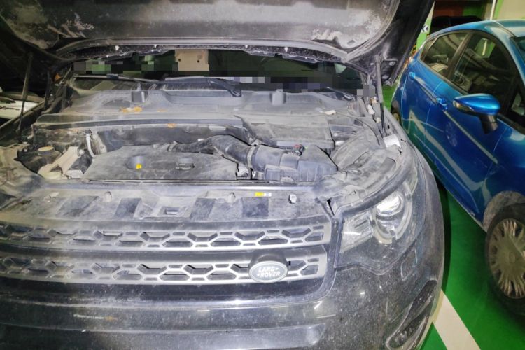 Used Land Rover Discovery Sport 2017 2.0T SE Engine Bay Left