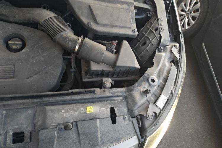 Used Land Rover Discovery Sport 2017 2.0T SE Engine Bay Left