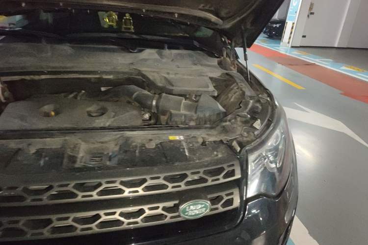 Used Land Rover Discovery Sport 2017 2.0T SE Engine Bay Left