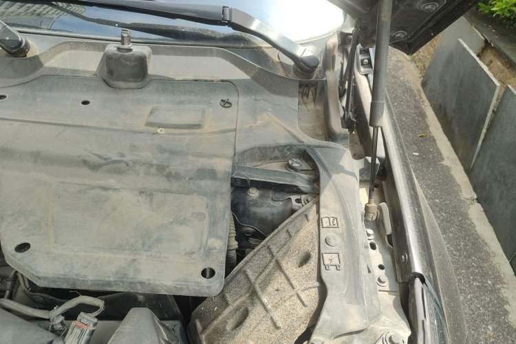 Used Land Rover Discovery Sport 2017 2.0T SE Engine Bay Left