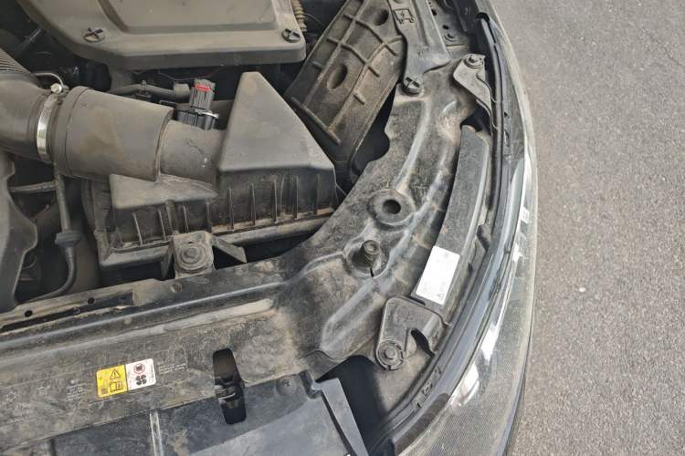 Used Land Rover Discovery Sport 2017 2.0T PURE Engine Bay Left