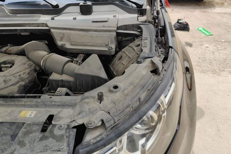 Used Land Rover Discovery Sport 2017 2.0T SE Engine Bay Left