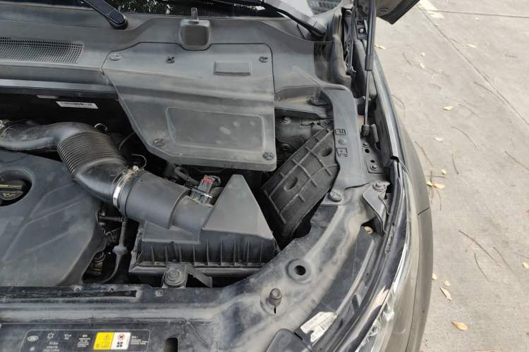 Used Land Rover Discovery Sport 2017 2.0T HSE LUXURY Engine Bay Left