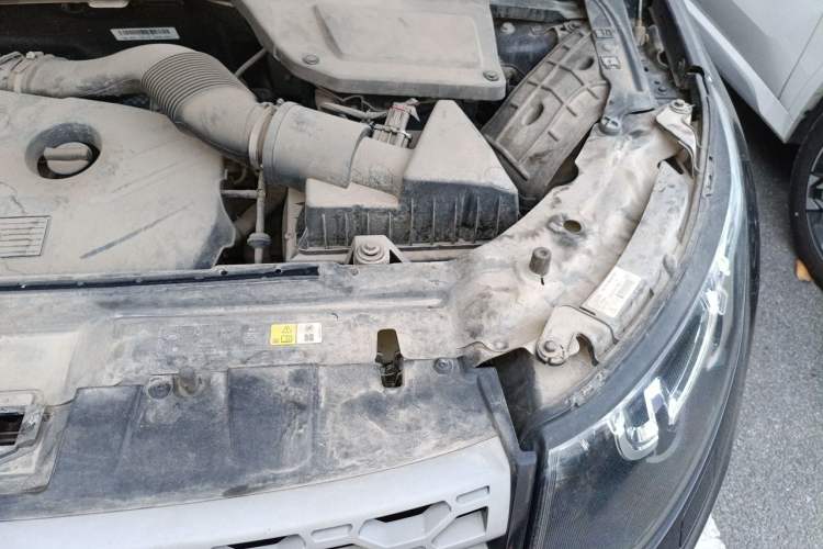 Used Land Rover Discovery Sport 2017 2.0T PURE Engine Bay Left