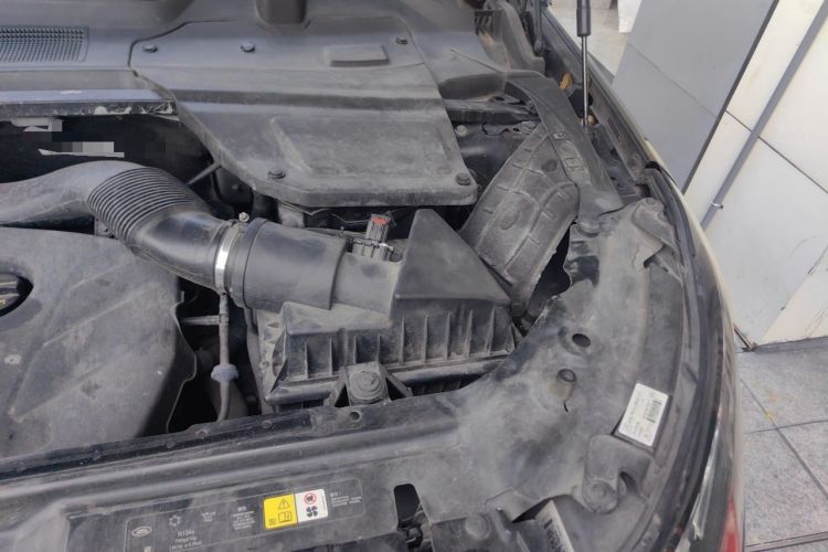 Used Land Rover Discovery Sport 2017 2.0T SE Engine Bay Left