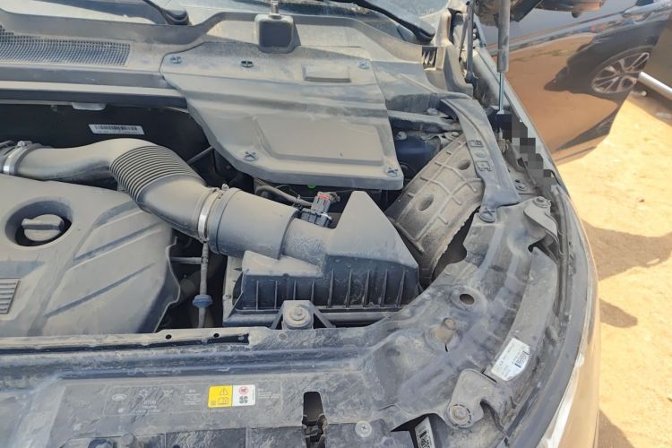 Used Land Rover Discovery Sport 2017 2.0T SE Engine Bay Left