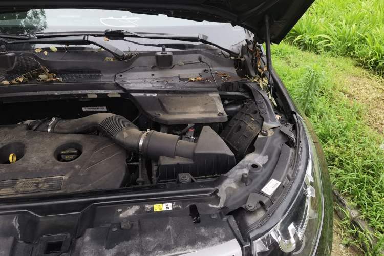Used Land Rover Discovery Sport 2017 2.0T PURE Engine Bay Left