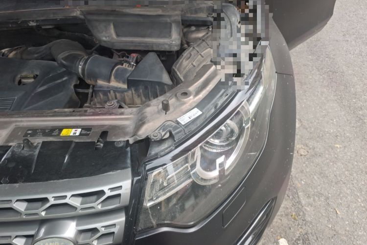 Used Land Rover Discovery Sport 2017 2.0T SE Engine Bay Left