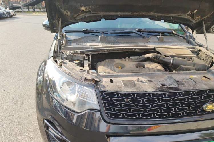 Used Land Rover Discovery Sport 2017 2.0T SE Engine Bay Right