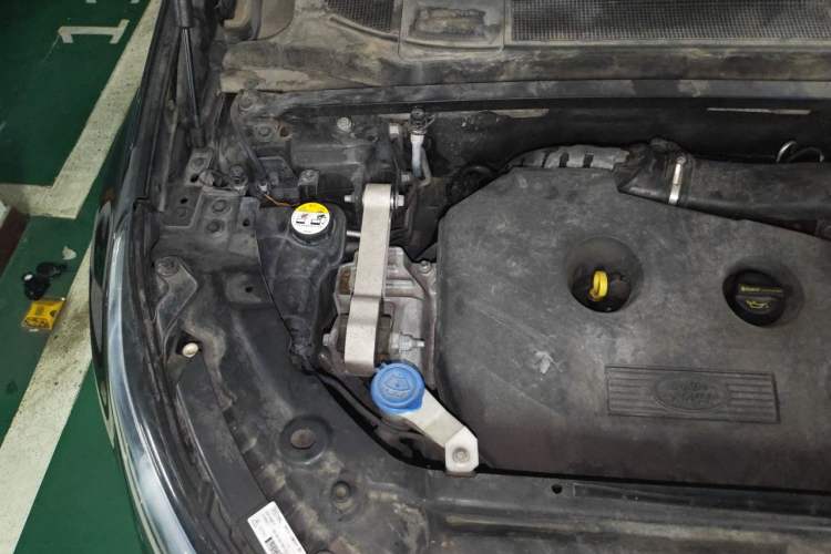 Used Land Rover Discovery Sport 2017 2.0T PURE Engine Bay Right