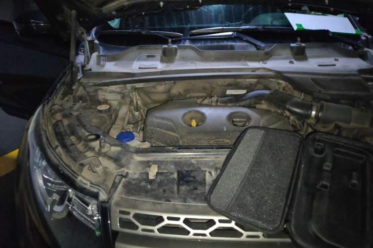 Used Land Rover Discovery Sport 2017 2.0T SE Engine Bay Right