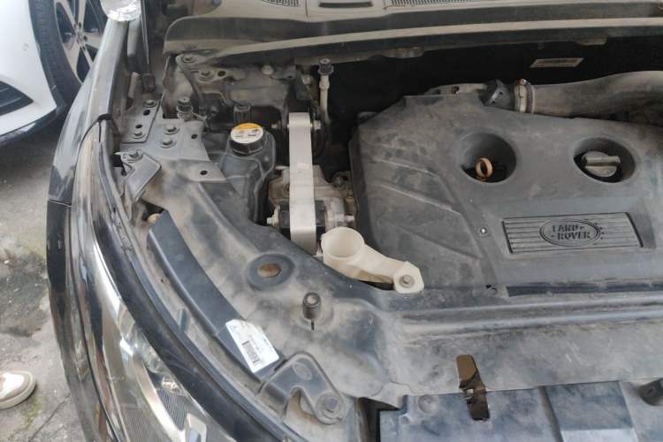Used Land Rover Discovery Sport 2017 2.0T SE Engine Bay Right