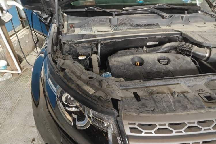 Used Land Rover Discovery Sport 2017 2.0T SE Engine Bay Right