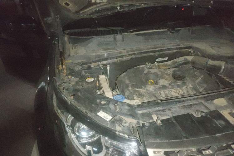 Used Land Rover Discovery Sport 2017 2.0T SE Engine Bay Right