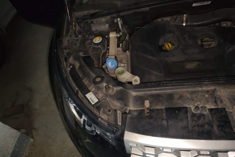Used Land Rover Discovery Sport 2017 2.0T HSE Engine Bay Right