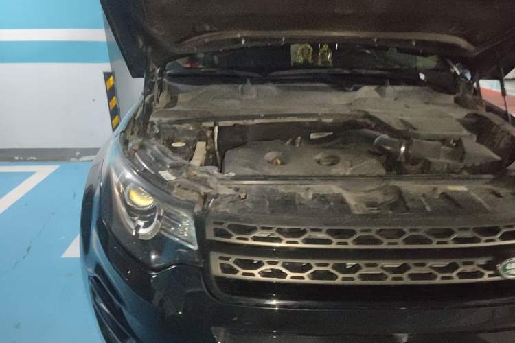 Used Land Rover Discovery Sport 2017 2.0T SE Engine Bay Right