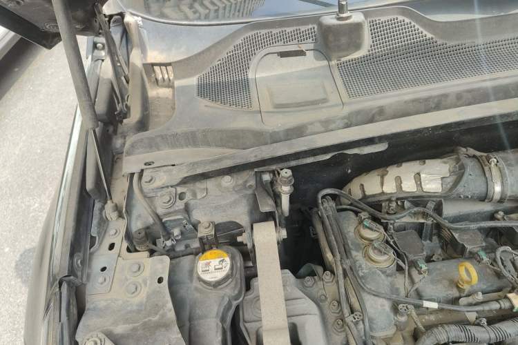 Used Land Rover Discovery Sport 2017 2.0T SE Engine Bay Right