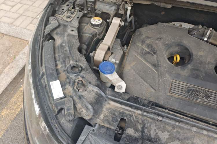 Used Land Rover Discovery Sport 2017 2.0T PURE Engine Bay Right