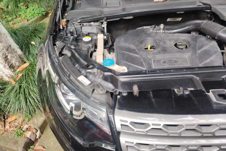 Used Land Rover Discovery Sport 2017 2.0T SE Engine Bay Right