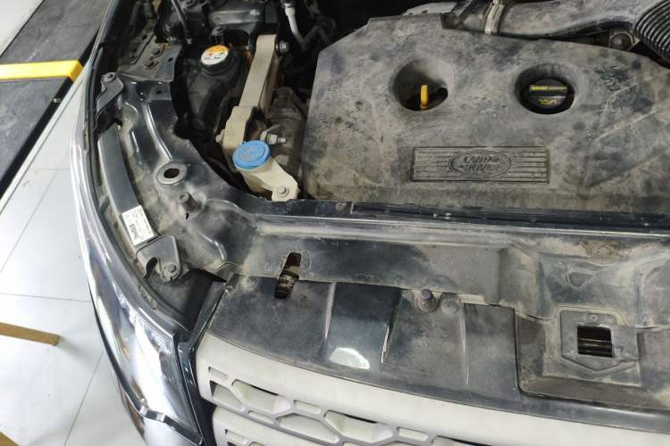 Used Land Rover Discovery Sport 2017 2.0T PURE Engine Bay Right