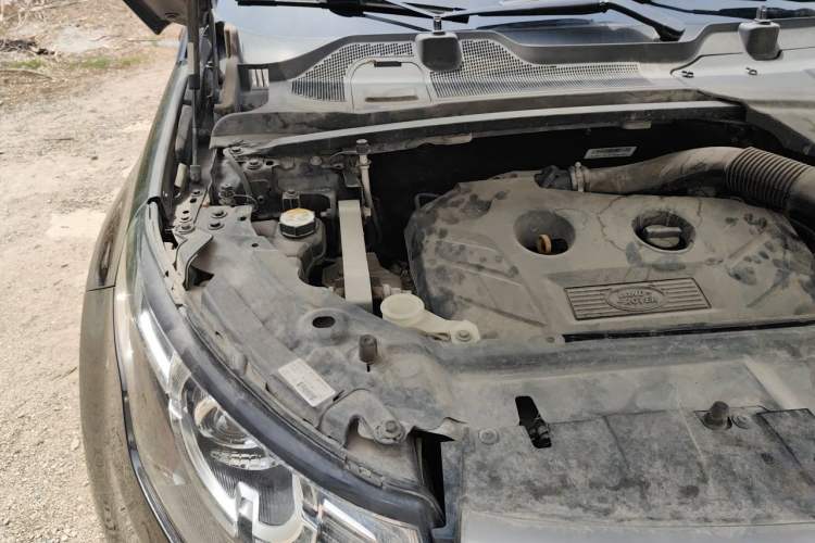 Used Land Rover Discovery Sport 2017 2.0T SE Engine Bay Right
