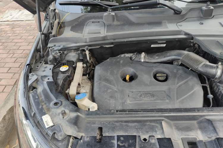 Used Land Rover Discovery Sport 2017 2.0T HSE LUXURY Engine Bay Right