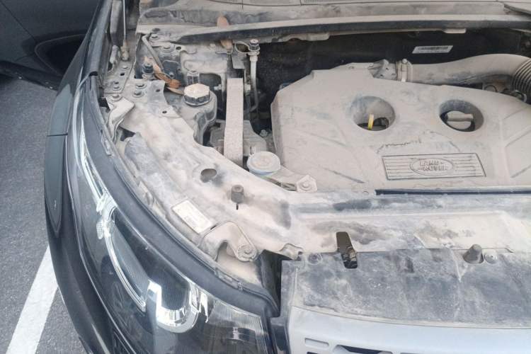 Used Land Rover Discovery Sport 2017 2.0T PURE Engine Bay Right