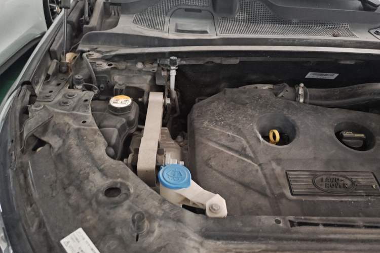 Used Land Rover Discovery Sport 2017 2.0T SE Engine Bay Right
