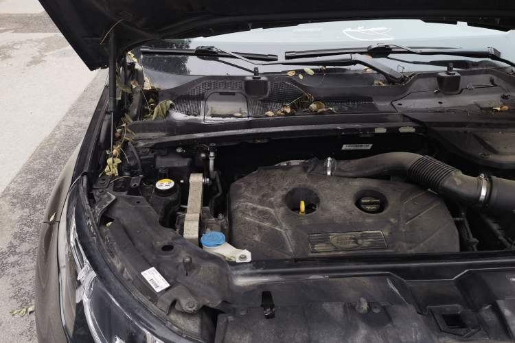 Used Land Rover Discovery Sport 2017 2.0T PURE Engine Bay Right