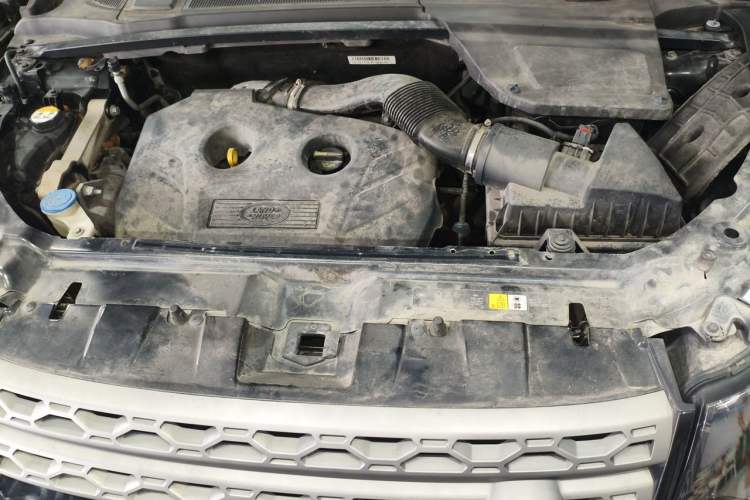 Used Land Rover Discovery Sport 2017 2.0T PURE Engine Bay