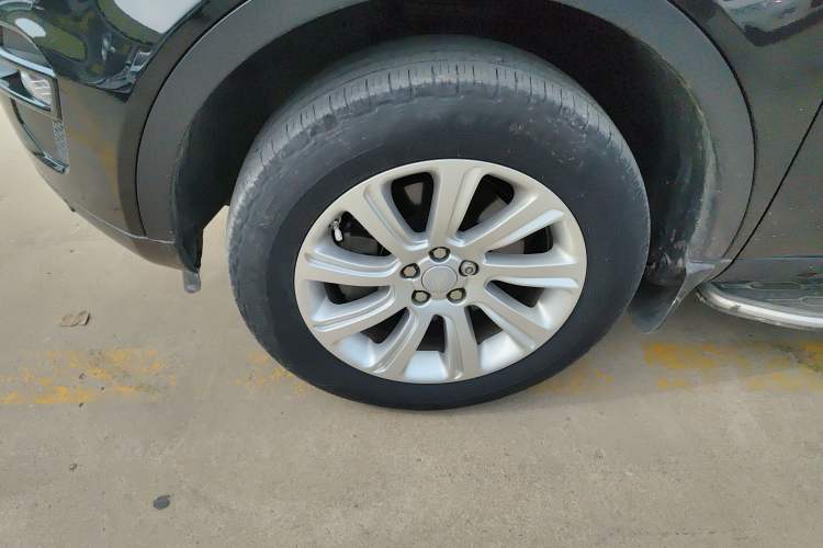 Used Land Rover Discovery Sport 2017 2.0T SE Exterior 2