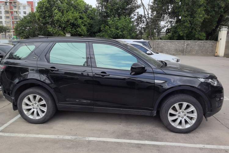 Used Land Rover Discovery Sport 2017 2.0T SE Exterior 2